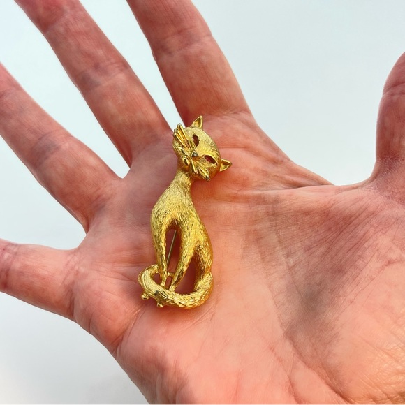 Vintage Stamped Monet Cat Brooch Pet Kitty Jewelry Textured Brushed Gold Tone - Picture 3 of 11